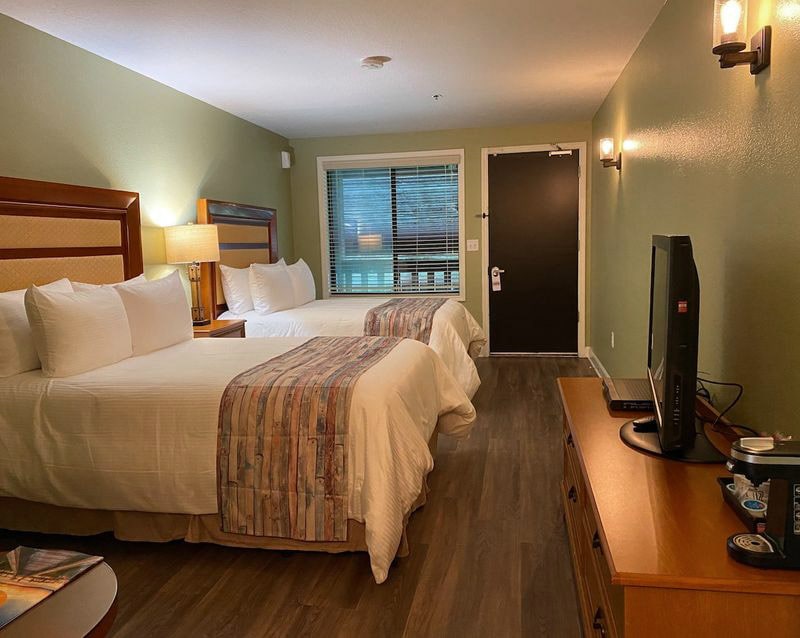hotel style room at the lodge at catfish creek